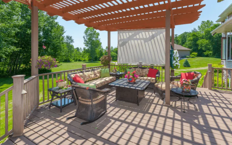 composite-deck-with-pergola-sitting-area